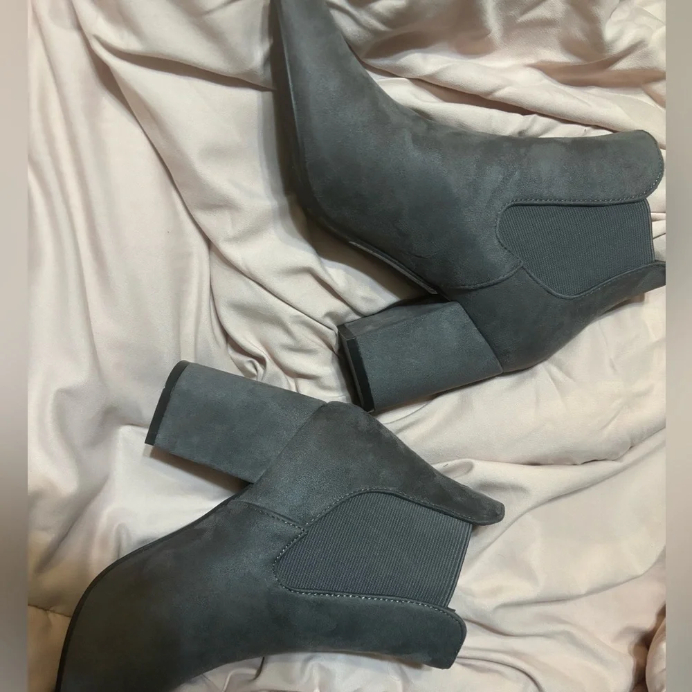 Grey suede heel booties - Picture 2 of 5
